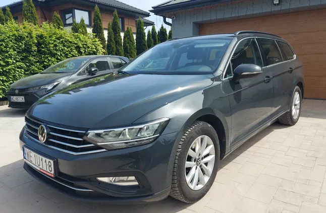 volkswagen passat pasłęk Volkswagen Passat cena 93698 przebieg: 80000, rok produkcji 2020 z Pasłęk